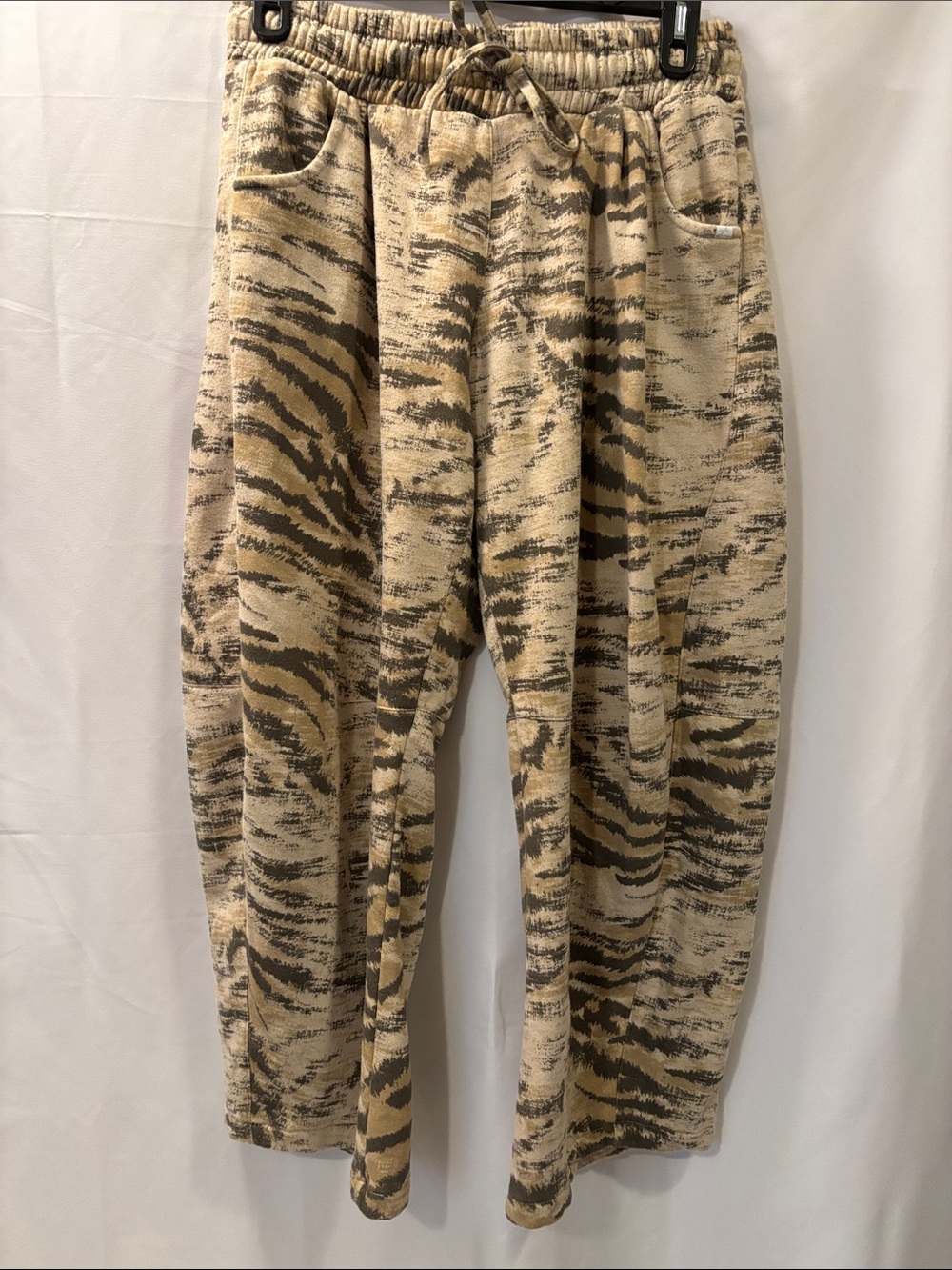 Out From Under Cozy Fleece-Lined Pants in Beige & Gray - waist 32”